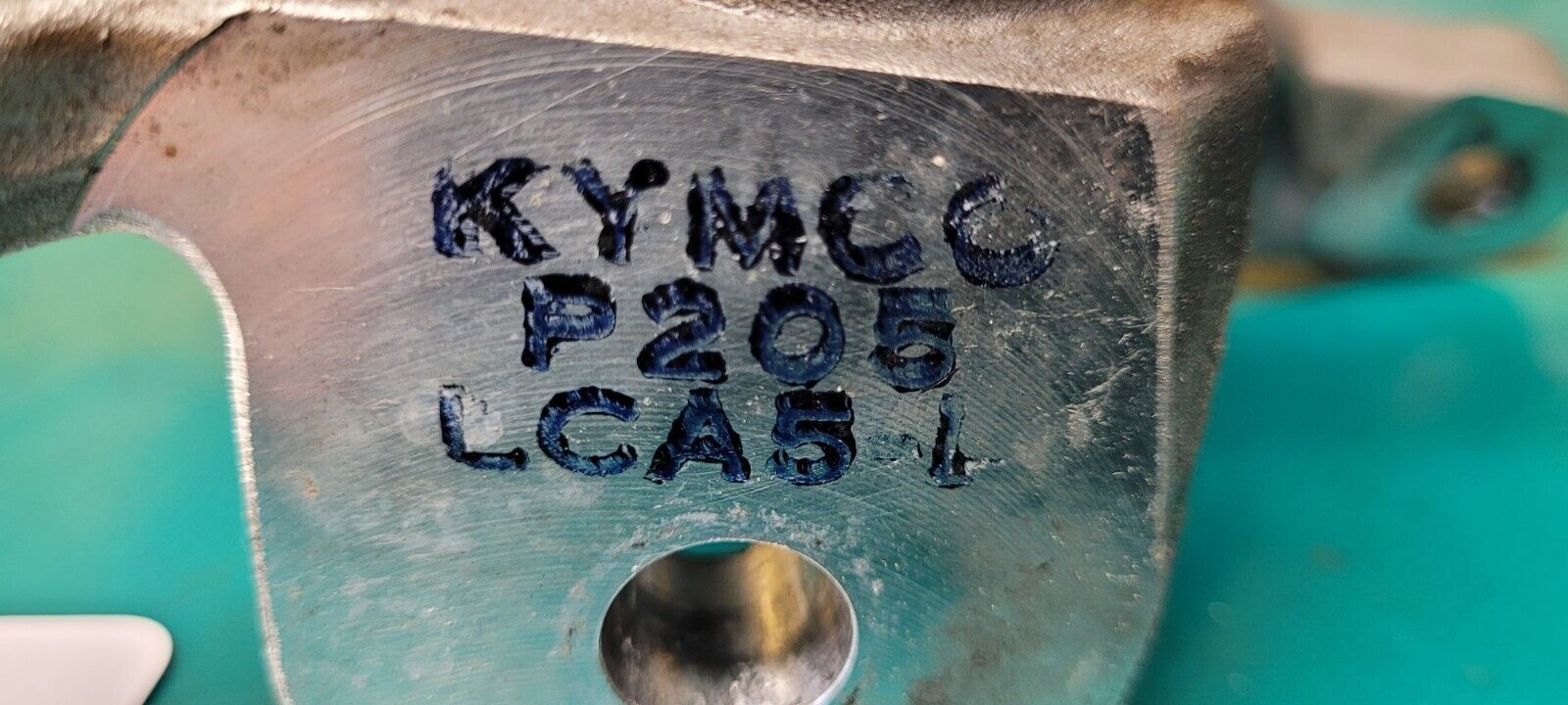 Moyeu Fusée De Roue Avant Gauche P205 Lca5L KYMCO 250 MXU 2005 (23661)