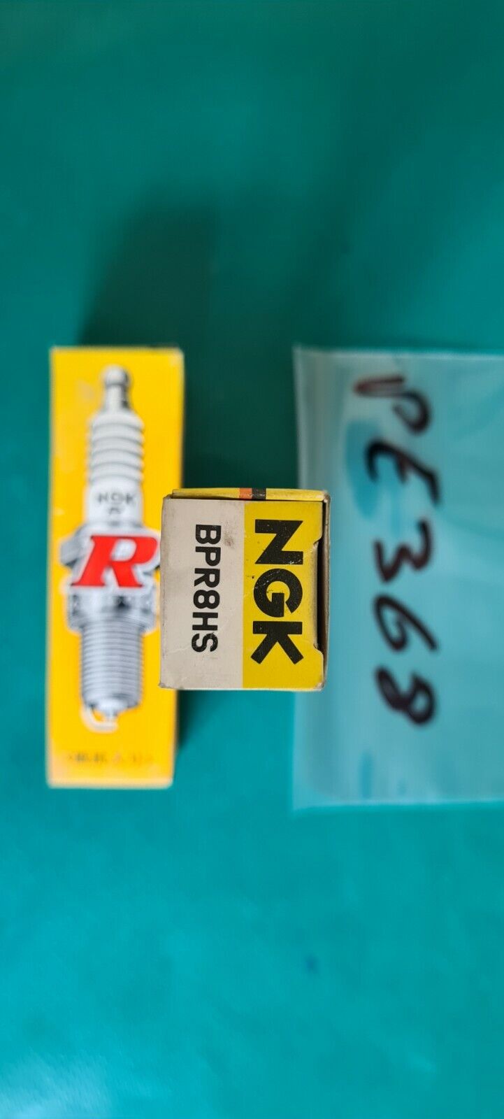 Lot de 2 bougies NGK bpr8hs voir photo (PE368)