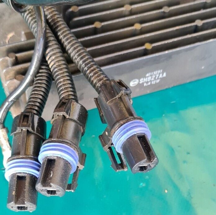 Régulateur 3 broches attention 2 modèles Polaris 900 RZR xp 2012