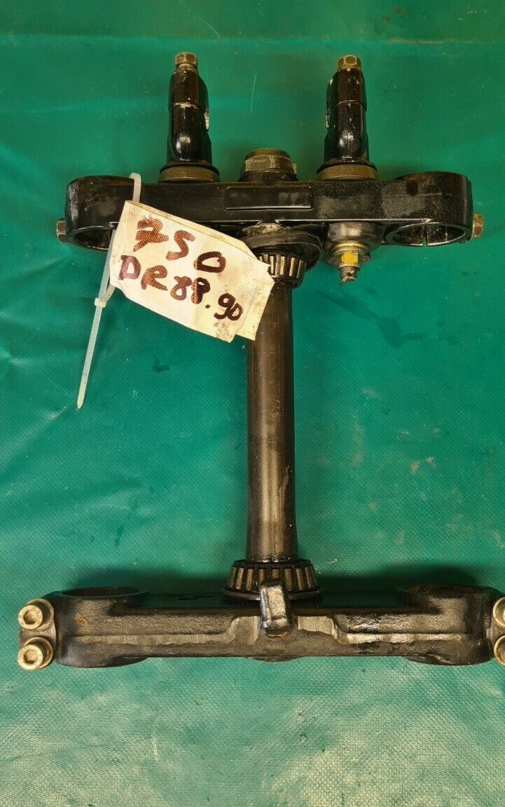 T de fourche 750 dr suzuki 88 90   (code pe)