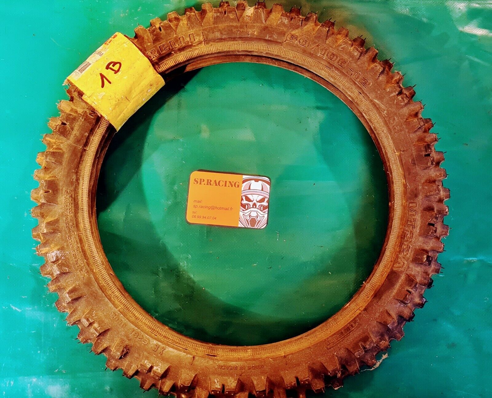  Pneu PIRELLI 60/100/ 12pouces voir photo (jo 1B)