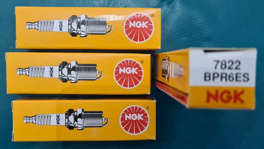 Lot de 4 bougies NGK bpr6es 7822 voir photo (PE332)