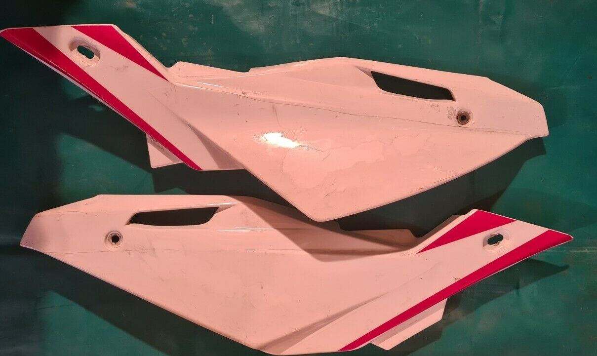 Flancs arrière HUSQVARNA 250TC 2010 (cross 4T)