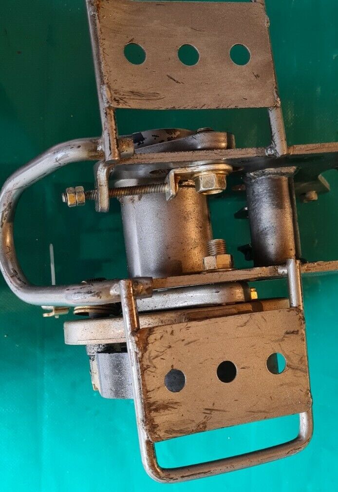 Excentrique porte roulements et arbre de roue avec tambour aeon 50 minikolt 2007