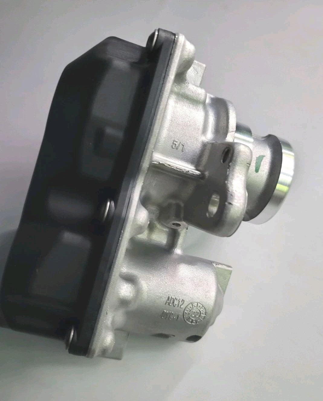 Vanne EGR Renault Mercedes  Pierburg 724809900 R9m402 E9m404 R9m414 (#AUT192)