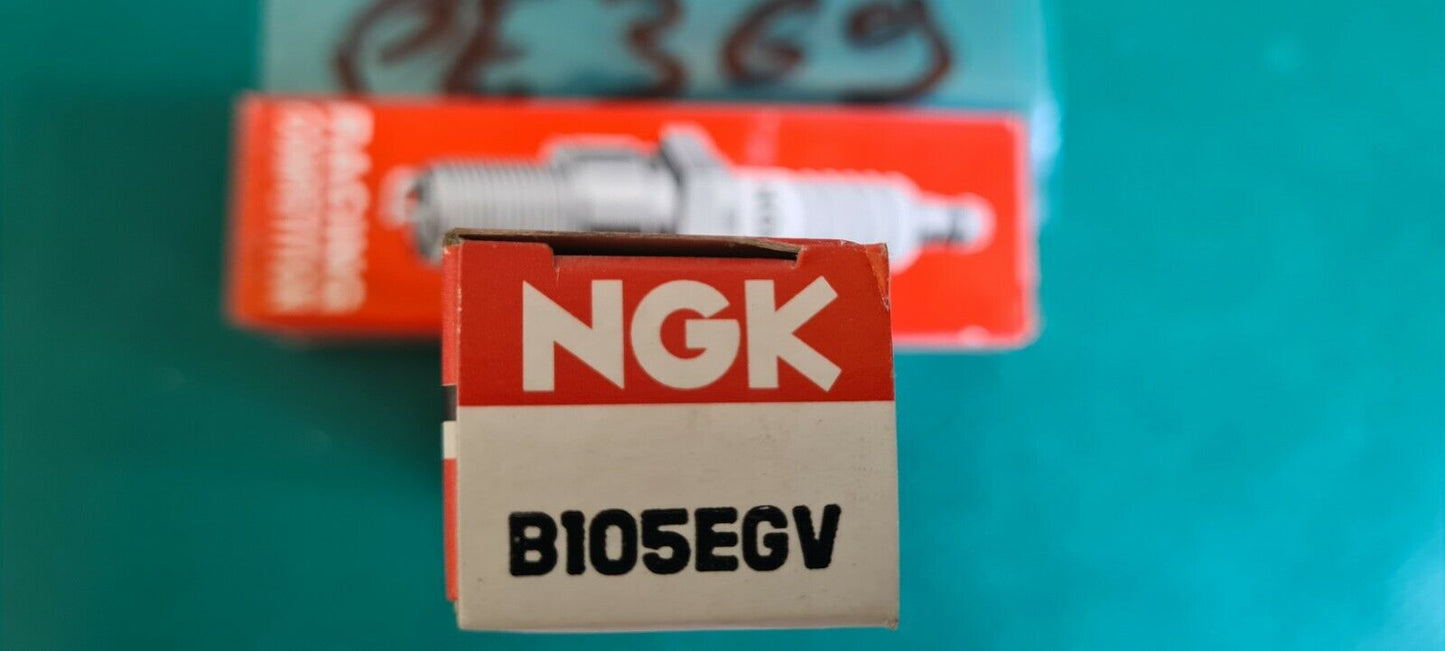 Lot de 2 bougies NGK b105egv voir photo (PE369)