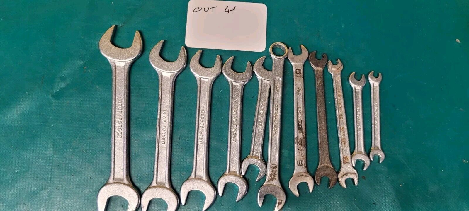 Jeu d'outils Divers Cles Plates Tournevis...  ( Out41 )