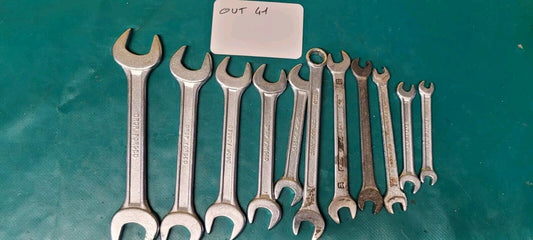 Jeu d'outils Divers Cles Plates Tournevis...  ( Out41 )