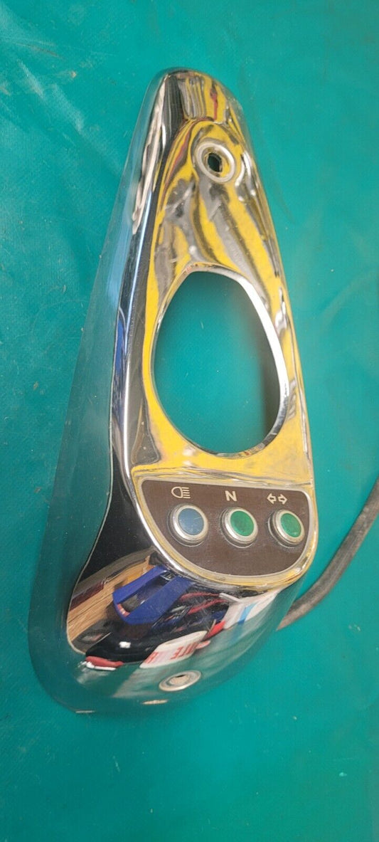 Cache chromé et témoins sur réservoir KAWASAKI 125 eliminator 1999